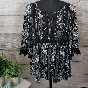 HAZEL BLACK & WHITE FLORAL DESIGN BOHO TOP - SMALL